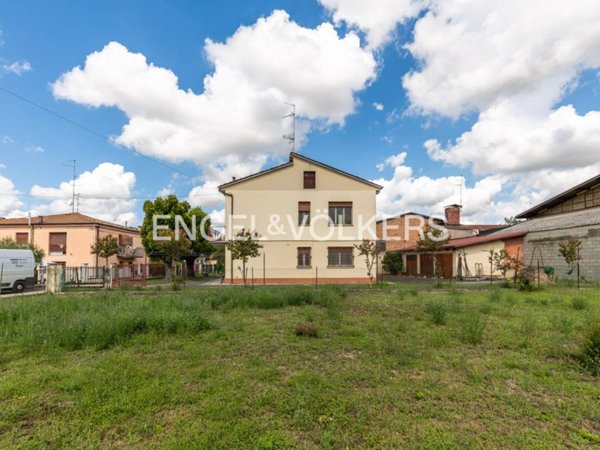casa indipendente in vendita a Cento