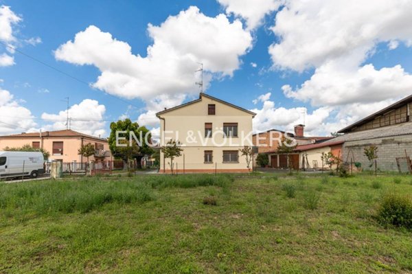 casa indipendente in vendita a Cento