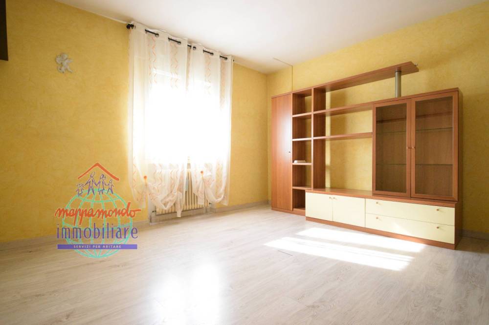 appartamento in vendita a Cento in zona XII Morelli