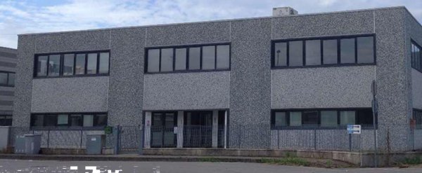 locale di sgombero in vendita a Cento