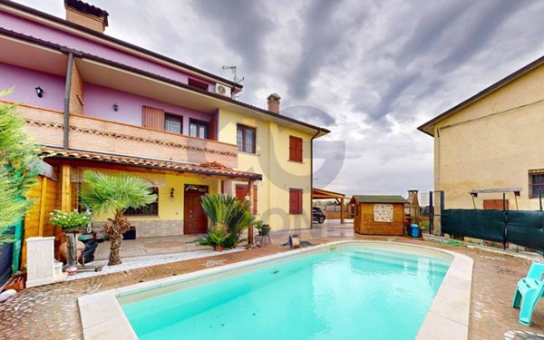 casa indipendente in vendita a Cento in zona Pilastrello