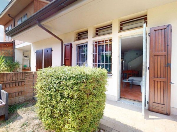 casa indipendente in vendita a Cento