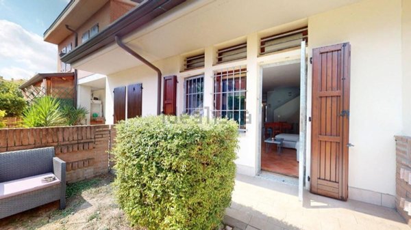 casa indipendente in vendita a Cento