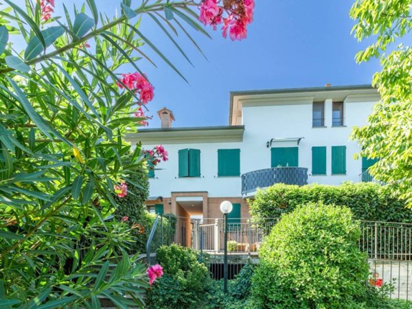 casa indipendente in vendita a Cento