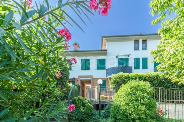 casa indipendente in vendita a Cento