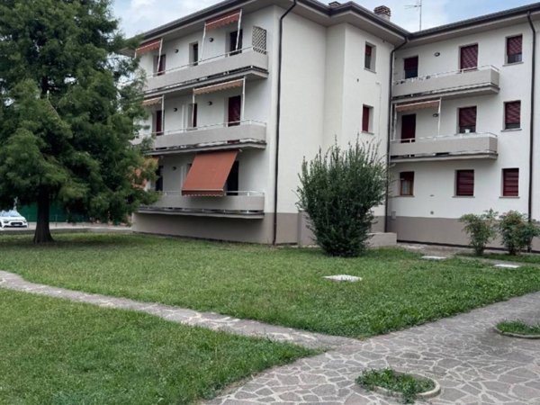 appartamento in vendita a Cento in zona XII Morelli