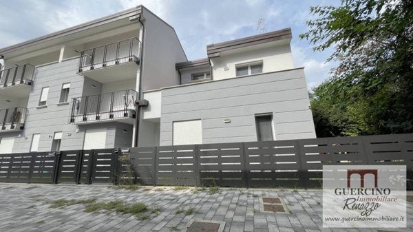 casa indipendente in vendita a Cento in zona Renazzo