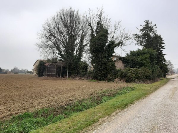 casa indipendente in vendita a Cento