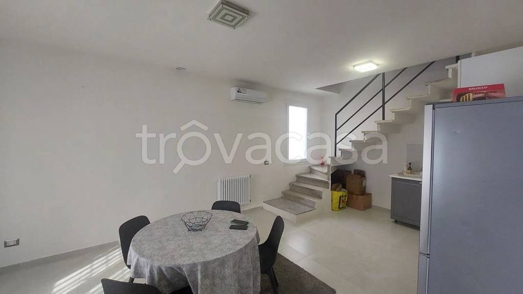 casa indipendente in vendita a Cento in zona XII Morelli