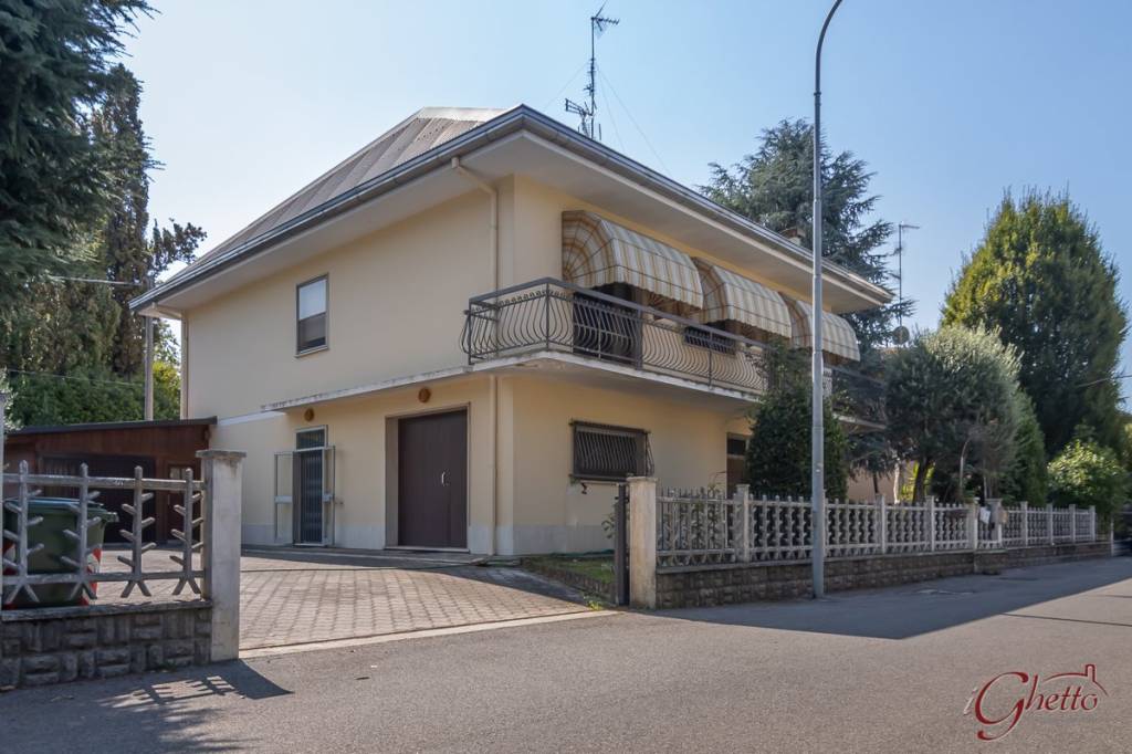casa indipendente in vendita a Cento