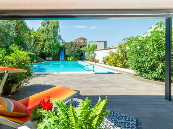 casa indipendente in vendita a Cento in zona Buonacompra