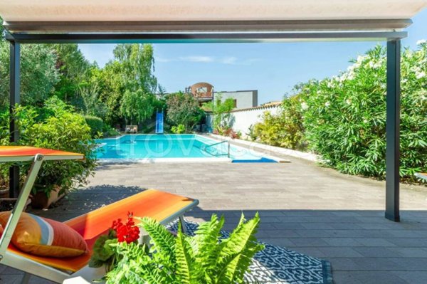 casa indipendente in vendita a Cento in zona Buonacompra