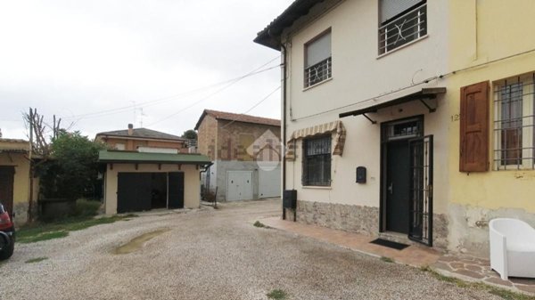 appartamento in vendita a Cento in zona Corporeno