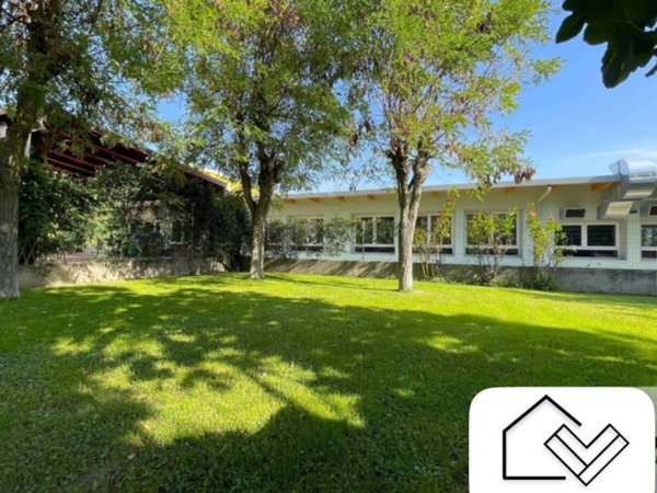 intera palazzina in vendita a Cento in zona Renazzo