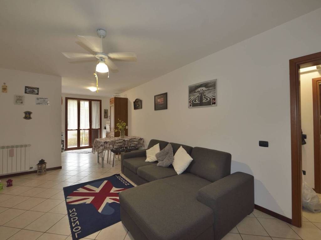 appartamento in vendita a Cento in zona Casumaro