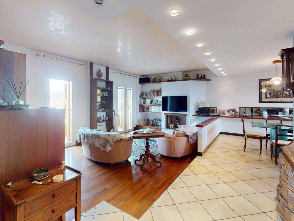 casa indipendente in vendita a Cento