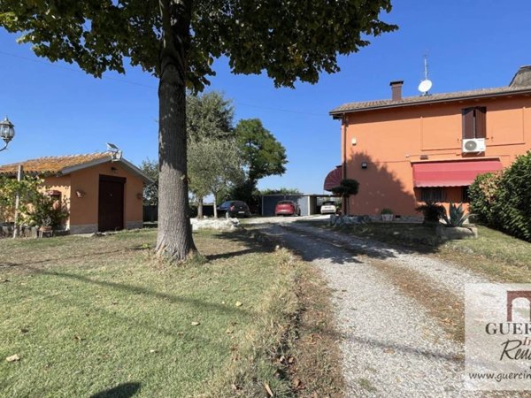 casa indipendente in vendita a Cento in zona Corporeno
