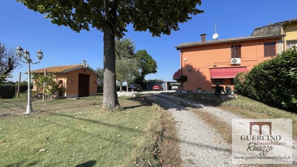 casa indipendente in vendita a Cento in zona Corporeno