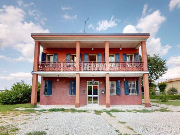 casa indipendente in vendita a Cento in zona XII Morelli