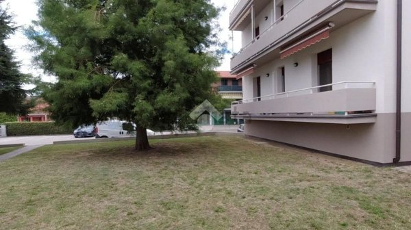 appartamento in vendita a Cento in zona XII Morelli