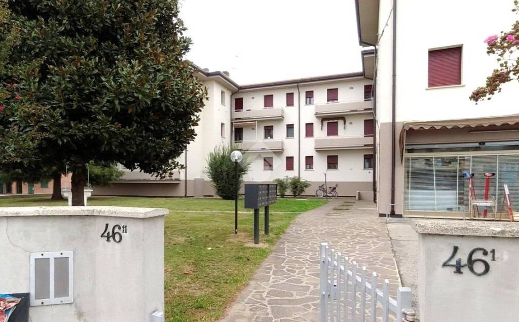 appartamento in vendita a Cento in zona XII Morelli