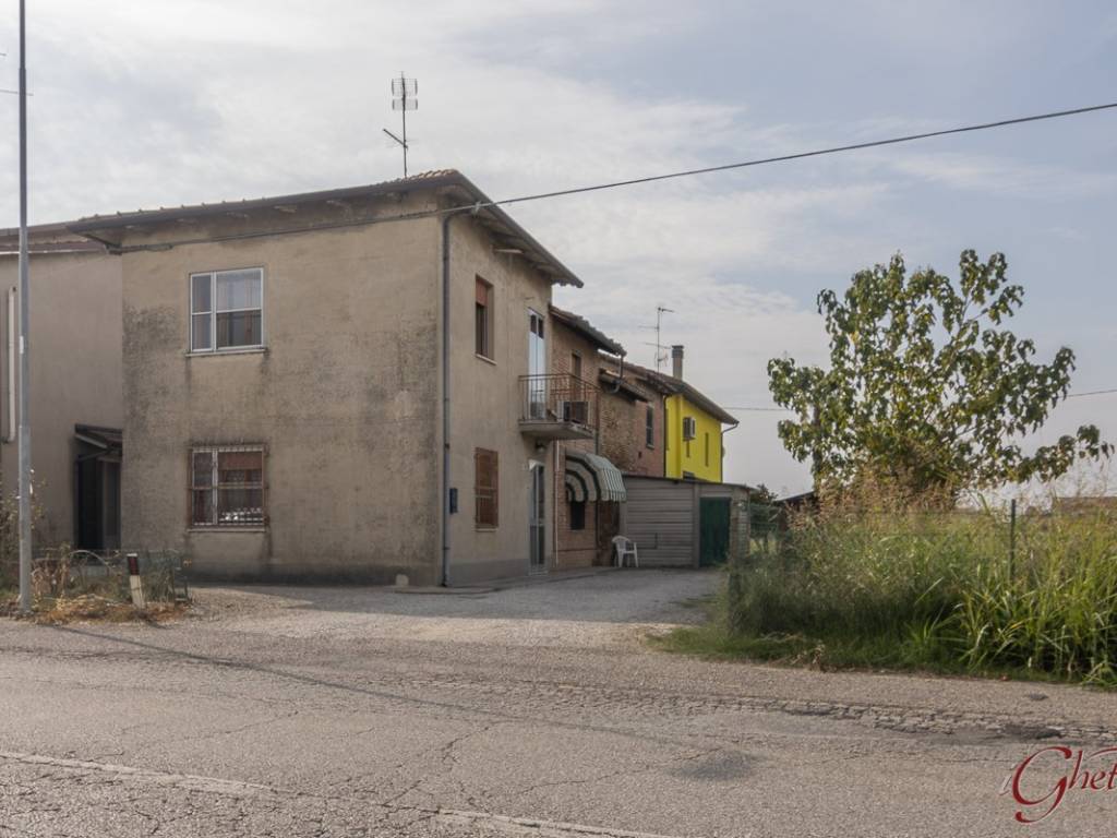 casa indipendente in vendita a Cento in zona Casumaro