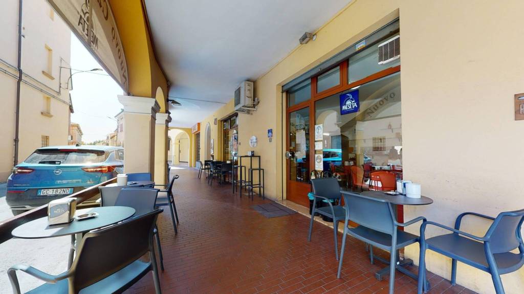 negozio in vendita a Cento