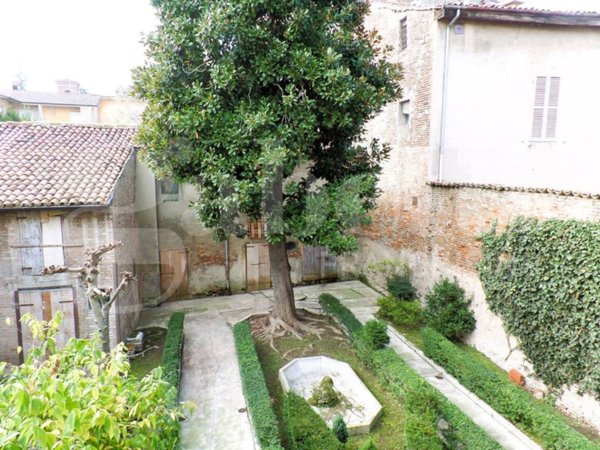 casa indipendente in vendita a Cento