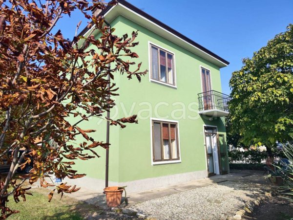 casa indipendente in vendita a Cento in zona Casumaro