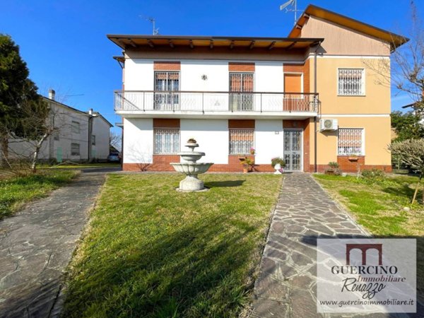casa indipendente in vendita a Cento in zona XII Morelli
