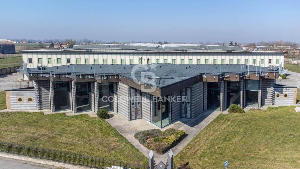 locale commerciale in vendita a Cento