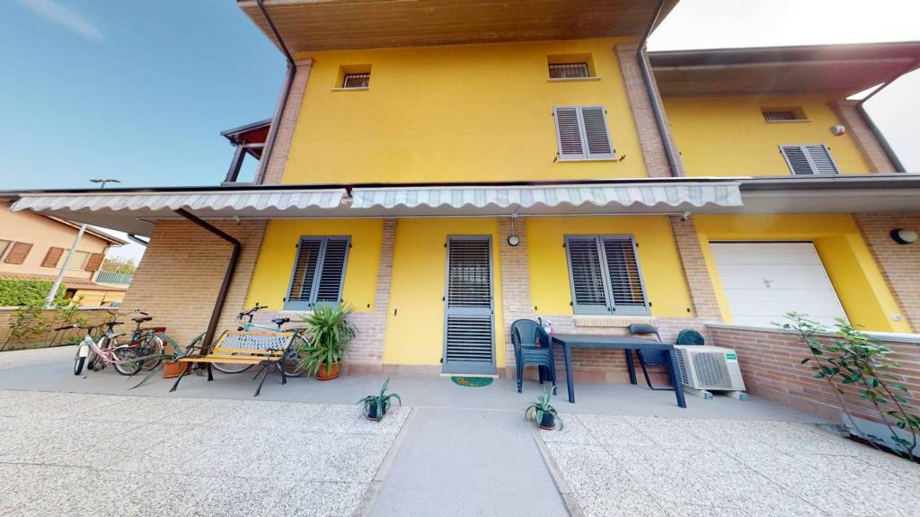 casa indipendente in vendita a Cento