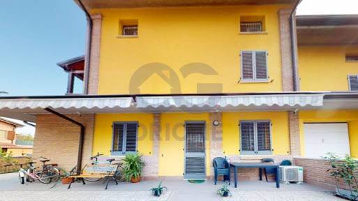 casa indipendente in vendita a Cento