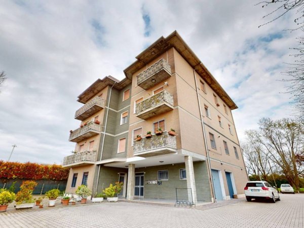 appartamento in vendita a Cento in zona Casumaro