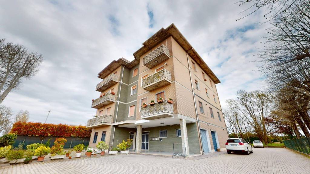 appartamento in vendita a Cento in zona Casumaro