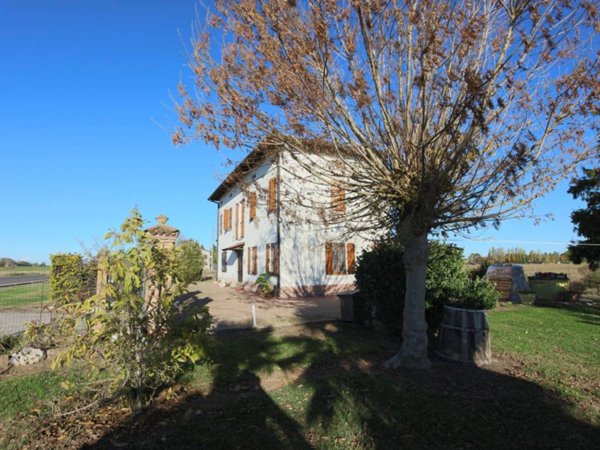 casa indipendente in vendita a Cento in zona XII Morelli