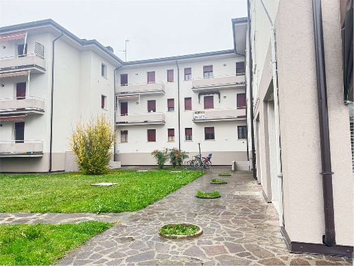appartamento in vendita a Cento in zona XII Morelli