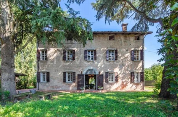 casa indipendente in vendita a Cento