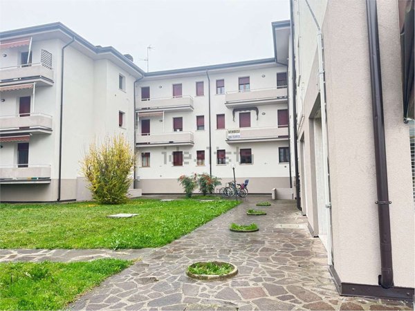 appartamento in vendita a Cento in zona XII Morelli