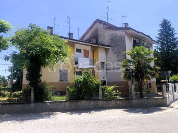 appartamento in vendita a Cento in zona Casumaro