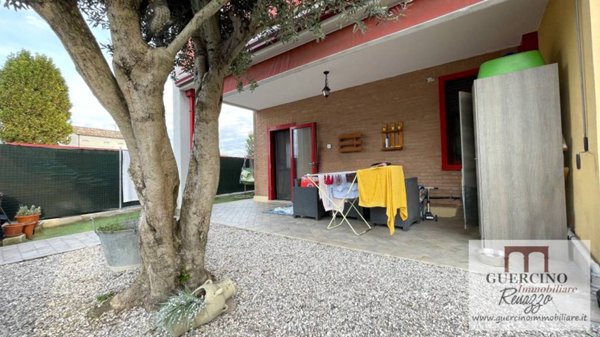 appartamento in vendita a Cento in zona Buonacompra