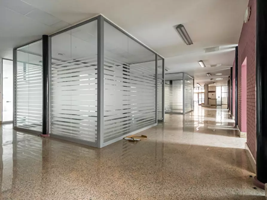 ufficio in vendita a Cento