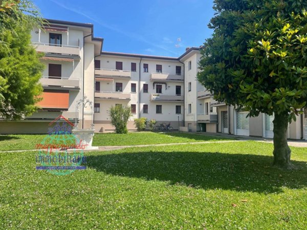 appartamento in vendita a Cento in zona XII Morelli