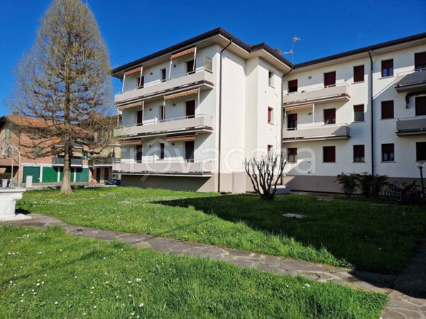 appartamento in vendita a Cento in zona XII Morelli