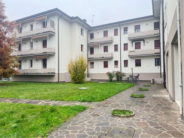 appartamento in vendita a Cento in zona XII Morelli