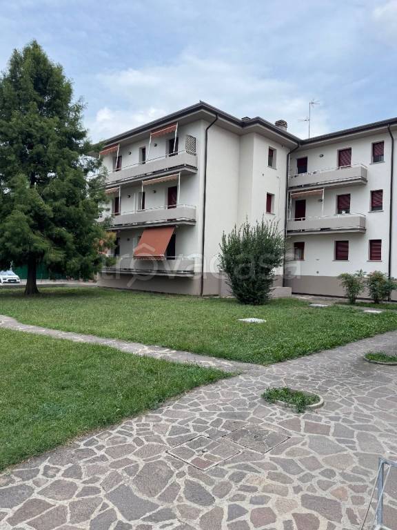 appartamento in vendita a Cento in zona XII Morelli