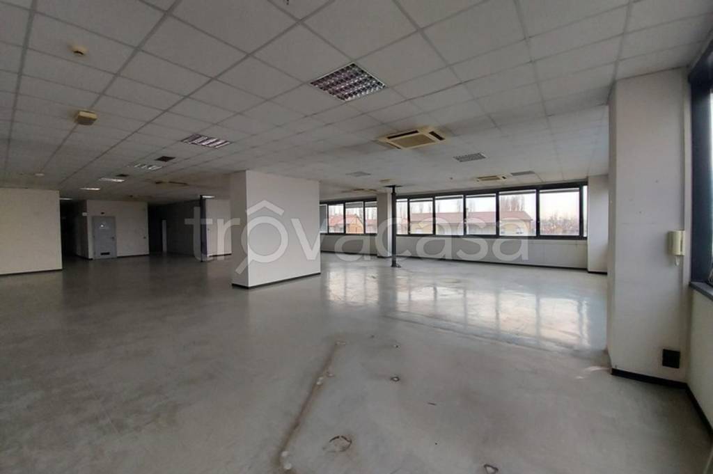 negozio in vendita a Cento