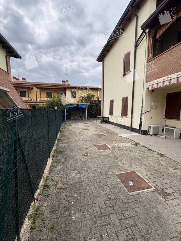 appartamento in vendita a Cento in zona Renazzo