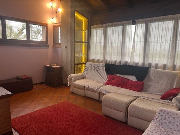 casa indipendente in vendita a Cento