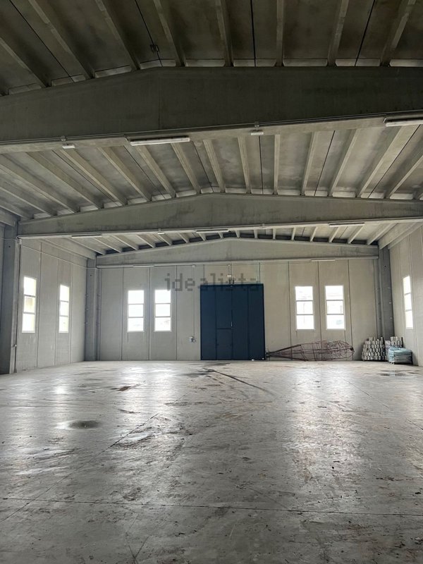 capannone in vendita a Cento in zona XII Morelli